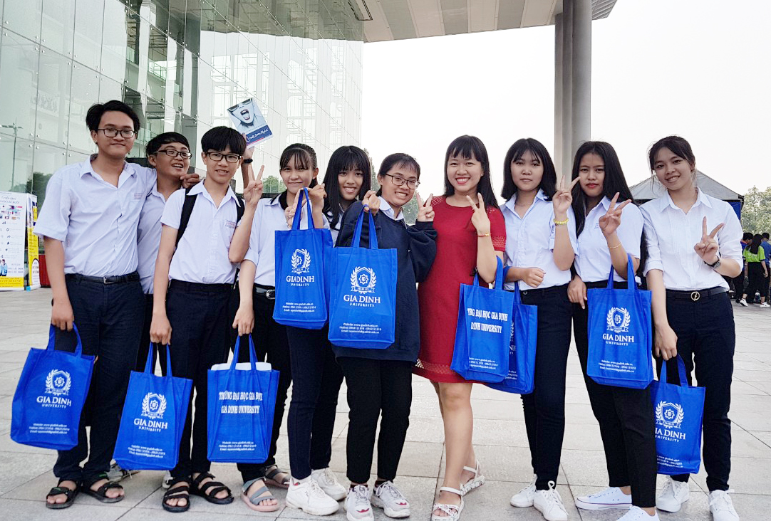 Ngày hội tư vấn tuyển sinh tại Bình Dương - định hướng nghề nghiệp trong tương lai.
