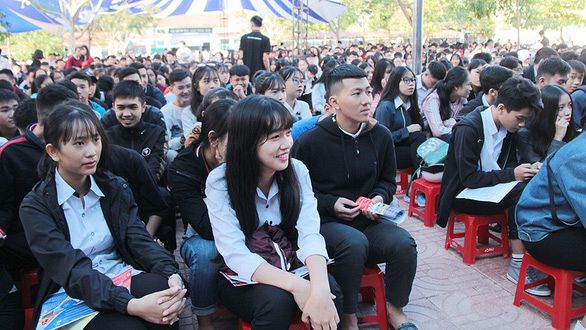 Hơn 5.000 học sinh Đắk Lắk đã đến dự chương trình - Ảnh: TRUNG TÂN