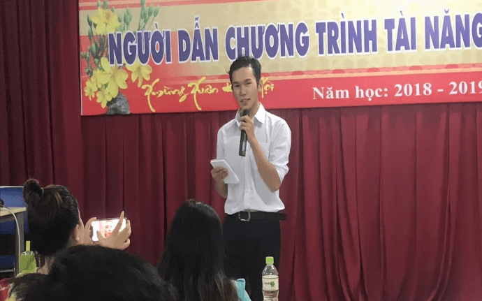 SV Trúc Lâm trình bày phần thi