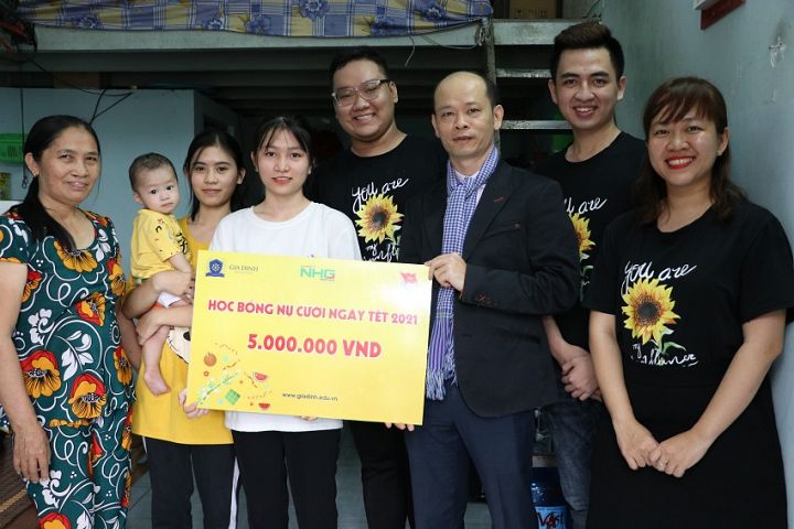 Món quà “Nụ cười ngày Tết 2021” đầu tiên đã đến với sinh viên ngành Ngôn ngữ Anh GDU