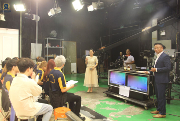 Sinh viên GDU ngành Truyền thông đa phương tiện hào hứng tham quan trường quay SCJ TV SHOPPING 
