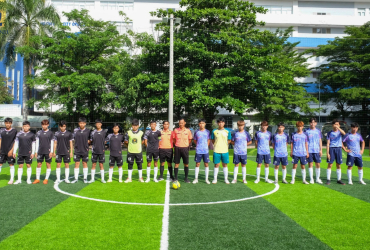 Đội CNTT 1 và đội KTQT - THE STARS tranh tài tại Chung kết Giải bóng đá vô địch GDU 2023 