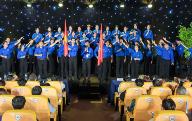Sinh viên Trường Đại học Gia Định ngược dòng lịch sử, thắp sáng ký ức ngày 30/4