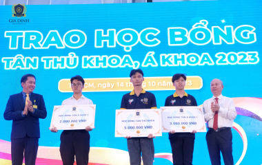 Trao học bổng hơn 1,3 tỷ đồng cho sinh viên trong Lễ khai giảng năm học mới 2023-2024 