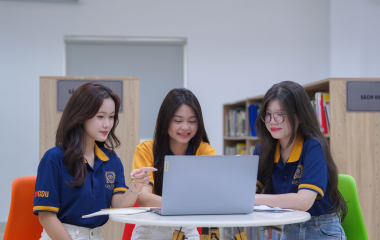 Sinh viên bây giờ học đại học hay đang “chạy deadline toàn thành phố”?
