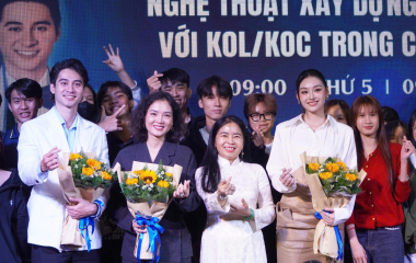 Hoa hậu Yến Nhi chia sẻ với sinh viên áp lực của nghề "vạn người mê"