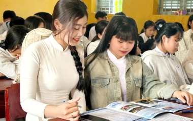 Học đại học nhiều cơ sở: Nỗi lo “chạy sô giảng đường” của sinh viên