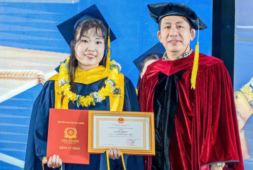Bỏ đại học danh tiếng vì biến cố gia đình, nữ sinh “lội ngược dòng” thành thủ khoa