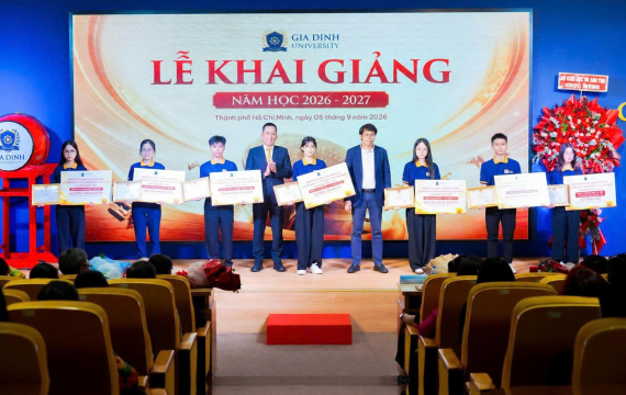 GDU vinh danh Thủ khoa đầu vào K20 tại Lễ Khai giảng năm học 2026 - 2027 
