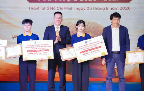 GDU vinh danh Thủ khoa đầu vào K20 tại Lễ Khai giảng năm học 2026 - 2027 