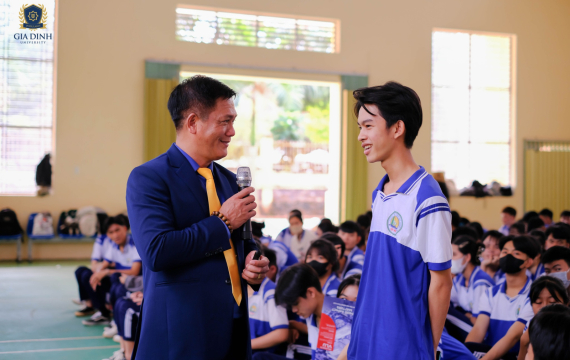 Chương trình “Để trở thành công dân số” đồng hành cùng hành trình chọn ngành, chọn trường của học sinh trường THPT Lộc Ninh (tỉnh Bình Phước)