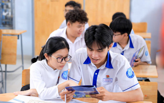Cập nhật đáp án đề thi môn Ngữ Văn thi Tốt nghiệp THPT 2025