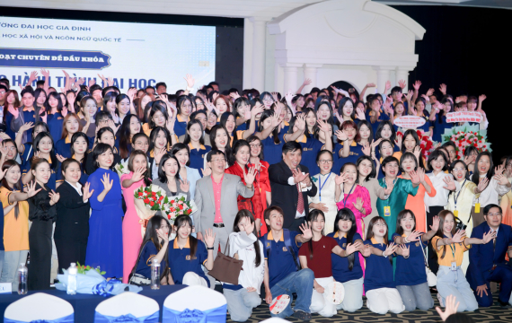 Khởi đầu hành trình đại học cùng K20 Khoa Khoa học Xã hội và Ngôn ngữ Quốc tế 