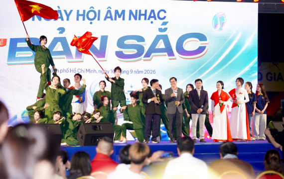 06 khoa – 06 sắc màu cùng tỏa sáng trên sân khấu “Bản sắc”