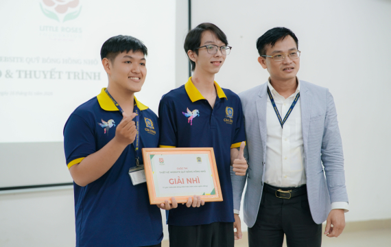 Sinh viên GDU bảo vệ dự án thiết kế Website Quỹ Bông Hồng Nhỏ 