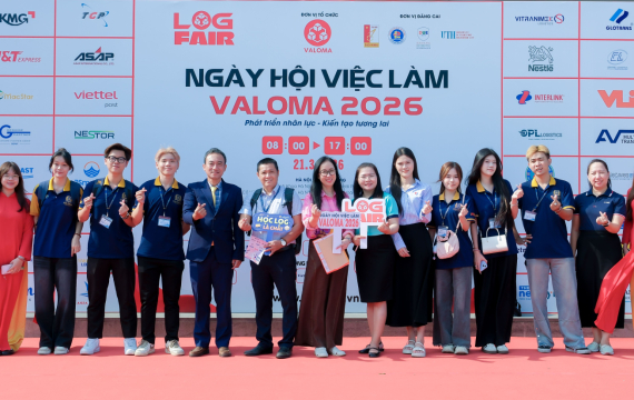 Sinh viên GDU trải nghiệm thực tế tại Hội chợ việc làm Logistics