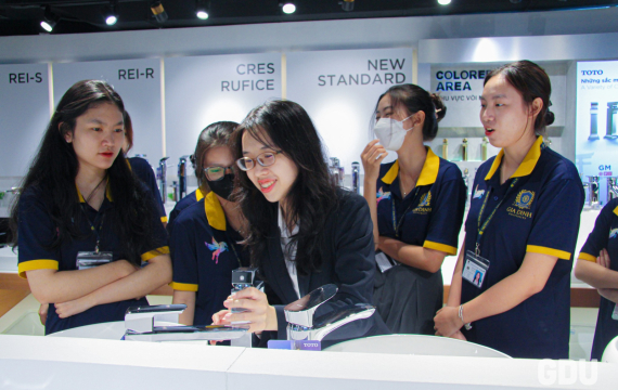 Học Điều Dưỡng Lương Bao Nhiêu? Phá Băng Mức Thu Nhập Thực Tế Việt Nam và Quốc Tế