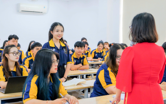 Học truyền thông có cần học lập trình không?