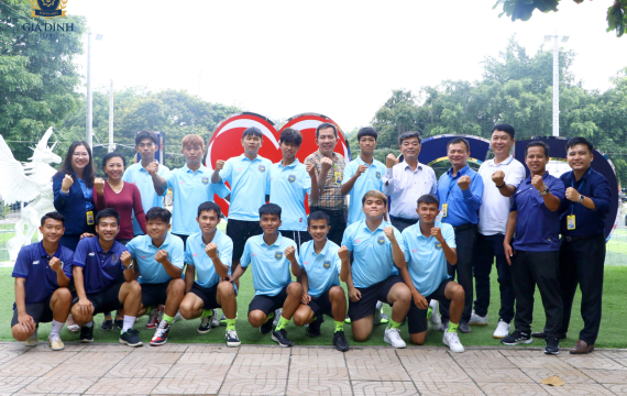 Ban Giám Hiệu động viên tinh thần đội tuyển GDU trước thềm chung kết Giải bóng đá sinh viên TP.HCM 2023 
