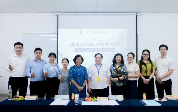 Học viên lớp 2490101 (khóa 2024) bảo vệ đề cương đề án tốt nghiệp Thạc sĩ tại Trường Đại học Gia Định