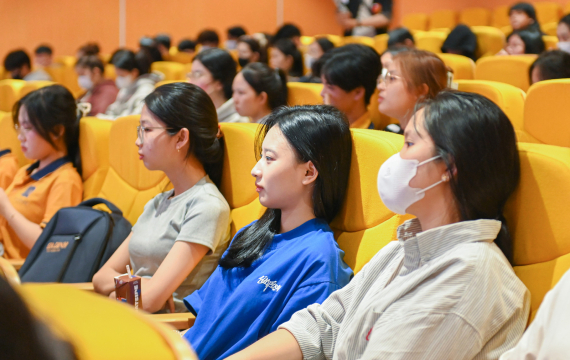 Khám phá chuyên ngành Luật Kinh doanh: Con đường đến thành công trong thế giới kinh doanh