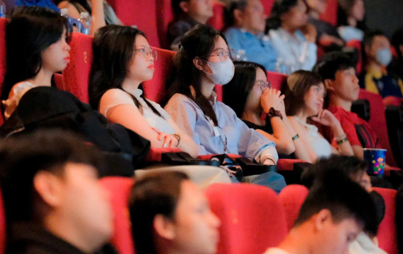 Khám phá Truyền thông Đa phương tiện với Công nghệ Thực tế ảo: Hơn cả một xu hướng!