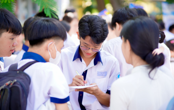 Lạc lối giữa "ma trận" tuyển sinh 2026: 2K8 làm sao để chọn đúng ngành?