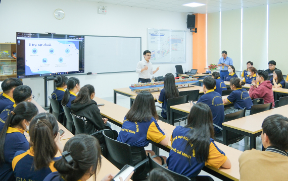 Ngành Kinh doanh Thương mại tại GDU: Hướng đi hiện đại cho nhà quản trị tương lai