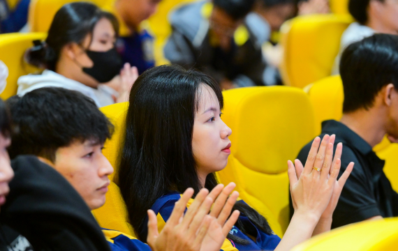Học phí ngành Thương mại điện tử: Chi tiết mức phí và chính sách ưu đãi