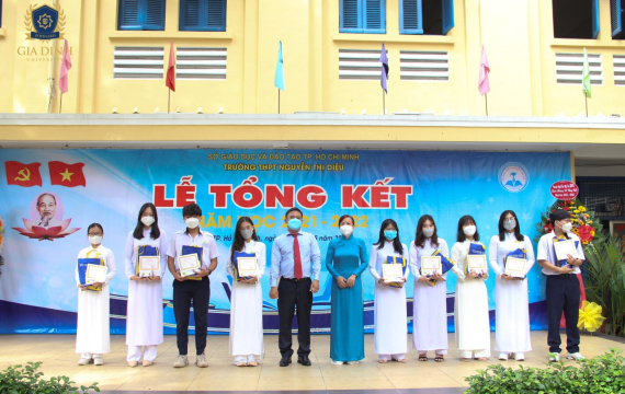 GDU trao học bổng cho học sinh trường THPT Nguyễn Thị Diệu 