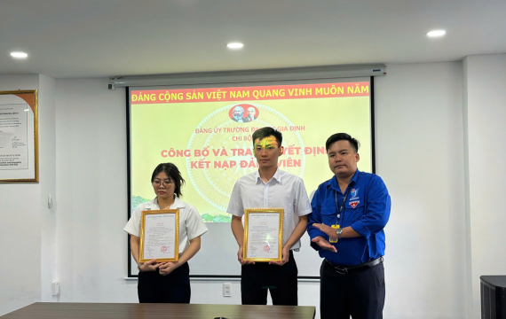Dấu ấn tháng thanh niên 2026: Chi bộ 3 - Trường Đại học Gia Định kết nạp 02 đảng viên mới