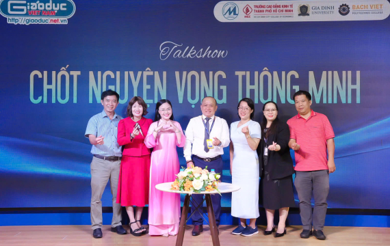 Talkshow "Chốt nguyện vọng thông minh" hỗ trợ thí sinh lựa chọn đúng ngành, đúng trường 