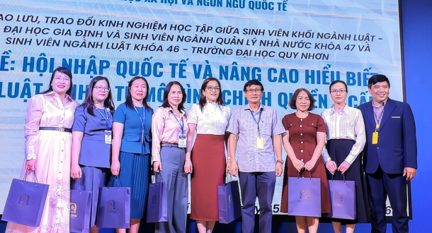 Sinh viên khối ngành luật GDU và Đại học Quy Nhơn giao lưu, trao đổi kinh nghiệm