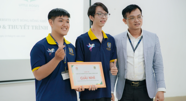 Sinh viên GDU bảo vệ dự án thiết kế Website Quỹ Bông Hồng Nhỏ 