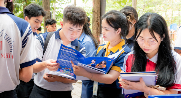 Kỳ thi riêng “lên ngôi”: Cuộc đua vào đại học ngày càng khốc liệt