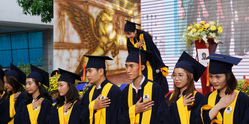Trường Đại học Gia Định tổ chức Lễ Tốt nghiệp và trao bằng cử nhân cho gần 200 sinh viên