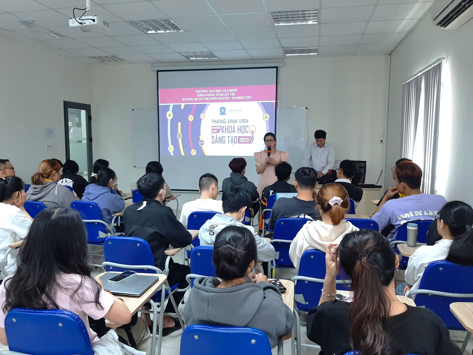 Ngành Quản trị truyền thông đa phương tiện: Cầu nối giữa sáng tạo và chiến lược